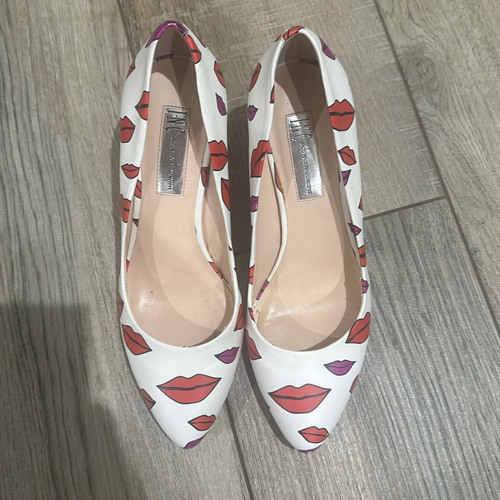 Lips 👄 Heels - Picture 2 of 6